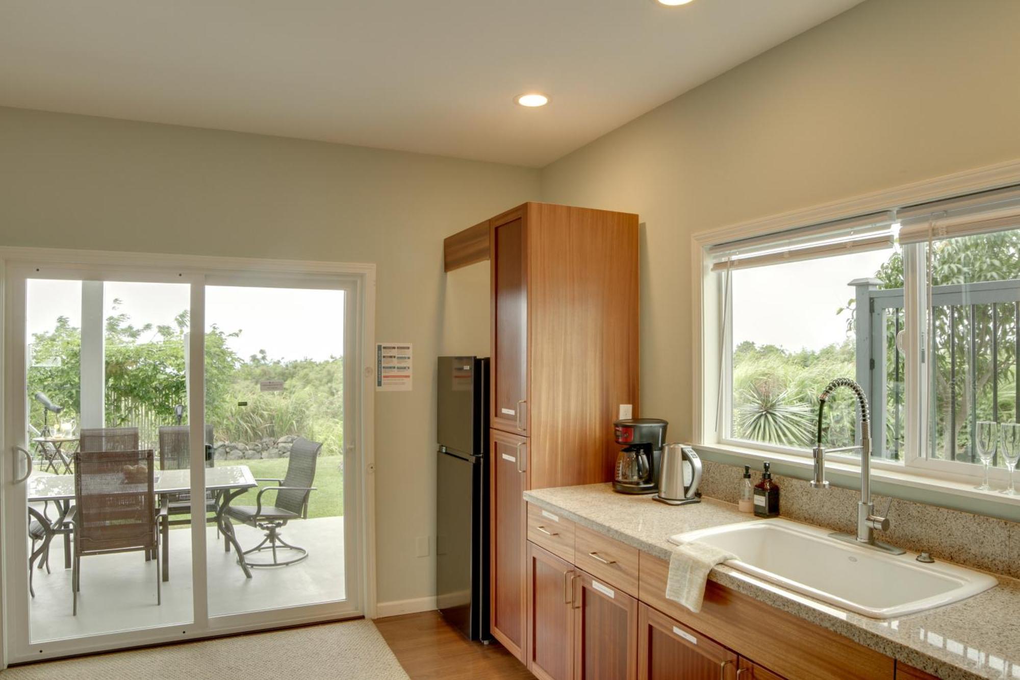 The Aloha Green House Retreat With Ocean Views! Naalehu Екстериор снимка